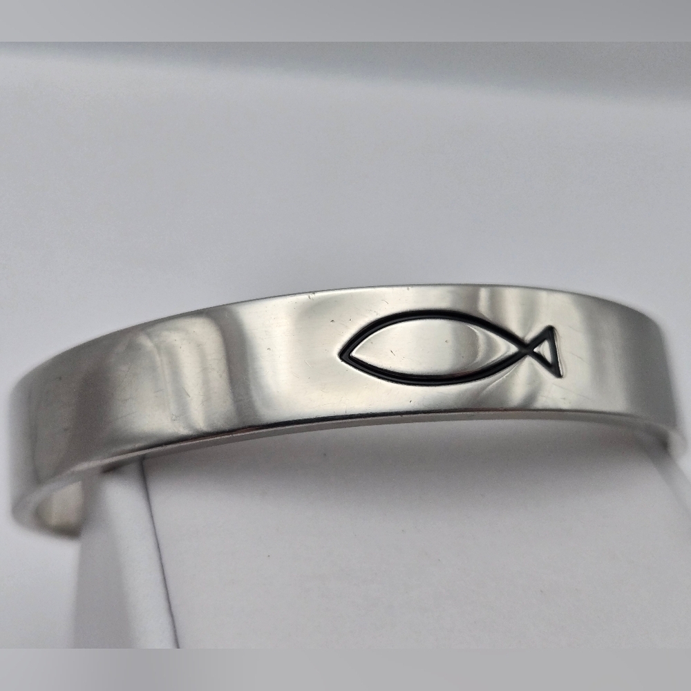 ✨2/$10✨ Stainless Steel Fish Pisces Horoscope March Cuff Bracelet Silver 2.5''
